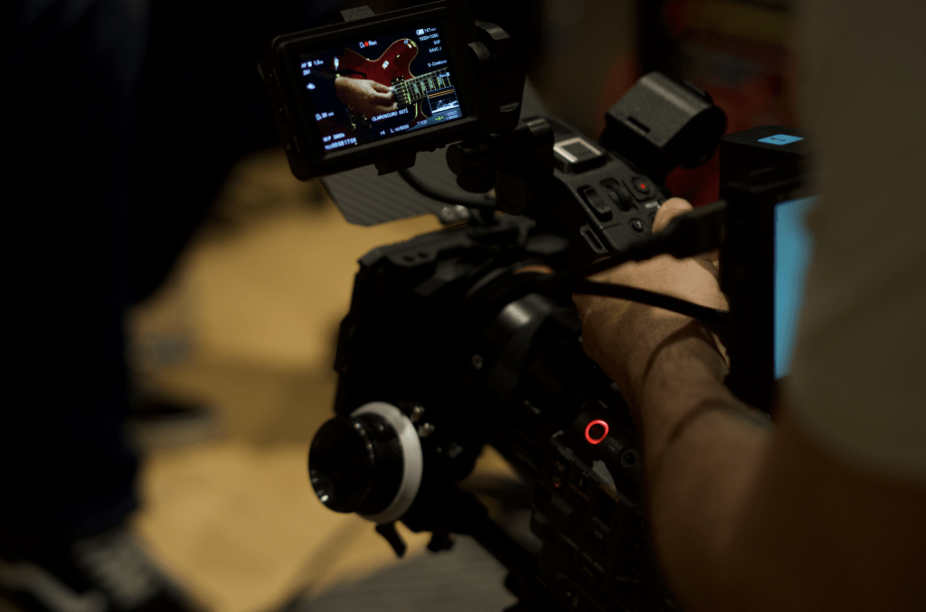 Filmmaker Vicente Porfilio con Sony FX6 en EL CLAROSCURO