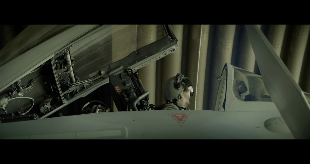Still from the short documentary film AER