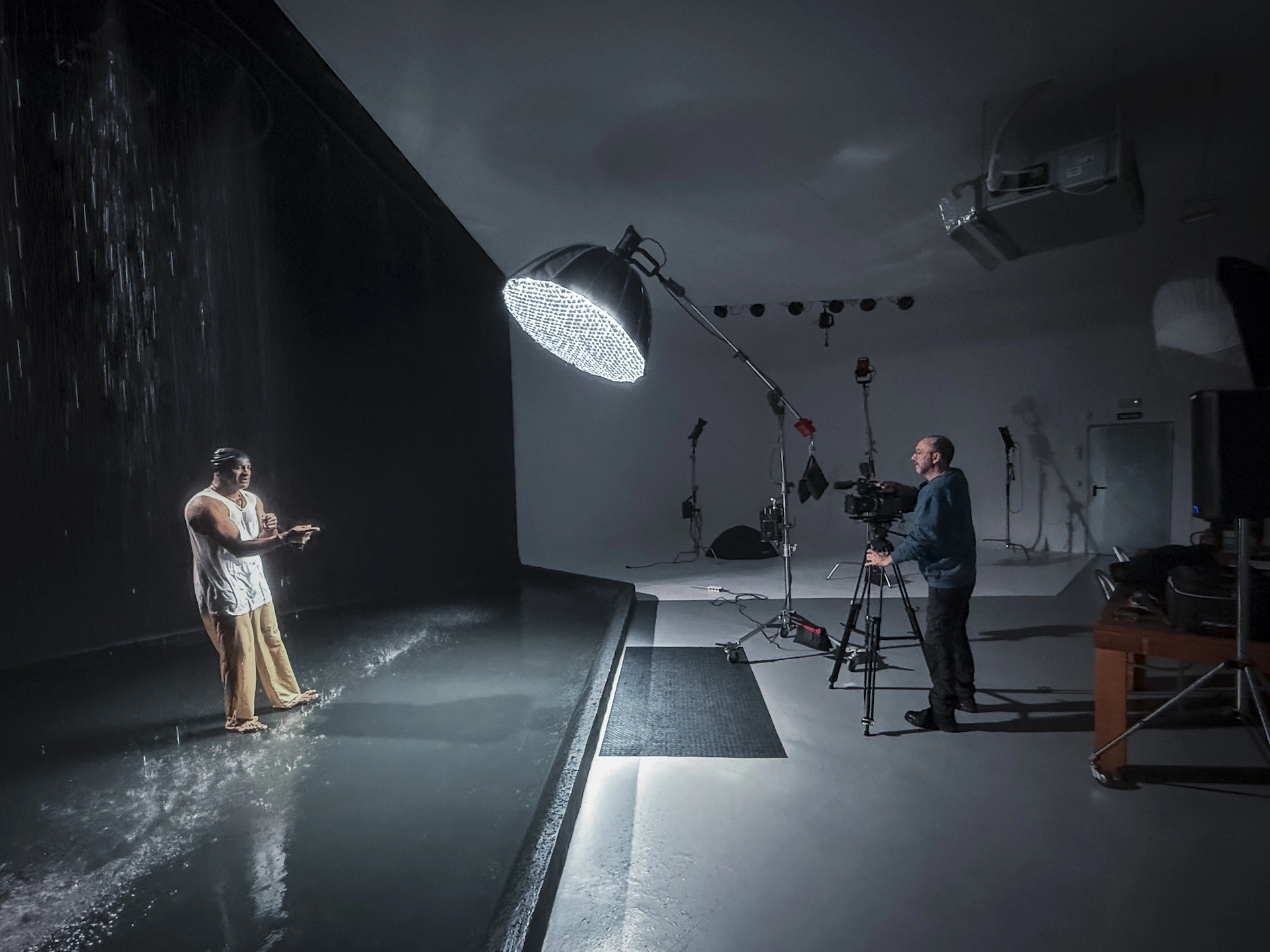 Making Of Francisco en concierto Making Of Videoclip Ruly MC - Rodando en estudio con lluvia